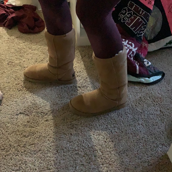 Chestnut Classic Tall Ugg’s - Picture 6 of 10